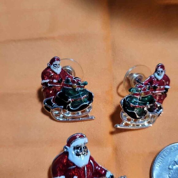 MJ signed painted enamel santa brooch/pendant and earrings - Picture 3 of 3